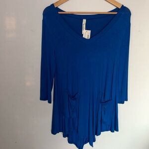 NWT Medium Blue Top  3/4 sleeve shark tooth hem with pocket